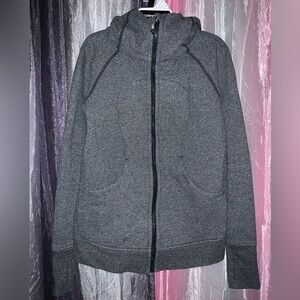 Like New!!!! Lululemon Size 6 Full length, full zip, heathered gray Scuba